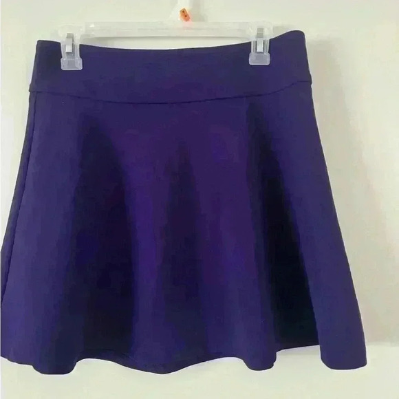 Beautiful NWOT Dynamite skirt. Spring/ summer season start - Picture 2 of 6